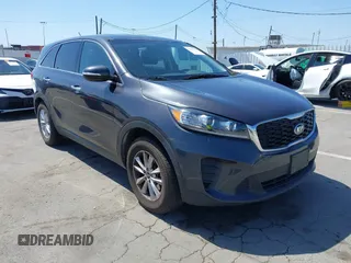 2019 Kia Sorento L z VIN 5XYPG4A38KG536055, wystawiony jako IAAI lot #42337435 z przebiegiem 48 184 mil mil oraz . Historia ofert i sprzedaży dostępna na DreamBid. Obrazek 1.