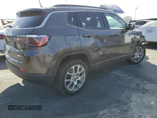2023 Jeep Compass Latitude Lux z VIN 3C4NJDFN3PT507260, wystawiony jako Copart lot #71025924 z przebiegiem 48 214 mil mil oraz Szkoda całkowita • Salvage title. Historia ofert i sprzedaży dostępna na DreamBid. Obrazek 3.