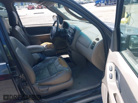 2002 Ford Escape XLT Choice with VIN 1FMYU03112KC99920, listed as a IAAI auction lot 42687111 with 172,920 mi miles and . Bid and sale history available at DreamBid. Image 5.