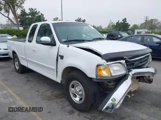 2000 Ford F-150 XL z VIN 1FTRX17L4YNA39407, wystawiony jako IAAI lot #42141350 z przebiegiem 82 824 mil mil oraz . Historia ofert i sprzedaży dostępna na DreamBid. Obrazek 1.