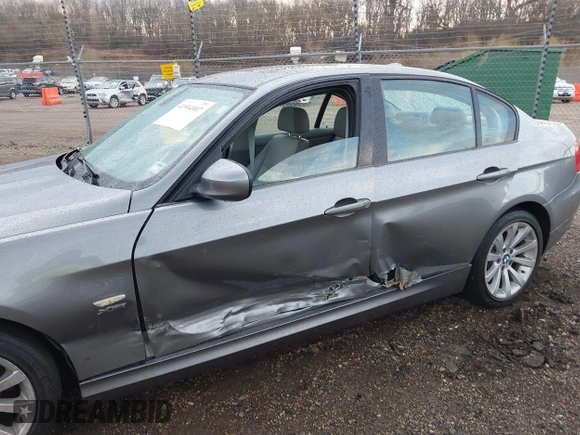 2011 BMW 3 Series 328i xDrive with VIN WBAPK7G58BNN78269, listed as a IAAI auction lot 41904907 with 86,003 mi miles. Bid and sale history available at carsss.com. Image 6.