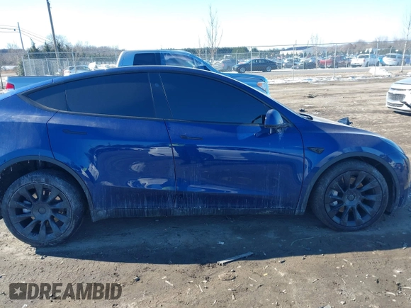 2024 Tesla Model Y Long Range with VIN 7SAYGDEE5RA252075, listed as a IAAI auction lot 41380481 with 13,088 mi miles. Bid and sale history available at carsss.com. Image 13.