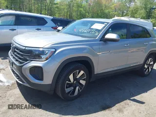 2024 Volkswagen Atlas SE z VIN 1V2KE2CA9RC211783, wystawiony jako IAAI lot #42192690 z przebiegiem 25 361 mil mil oraz . Historia ofert i sprzedaży dostępna na DreamBid. Obrazek 2.