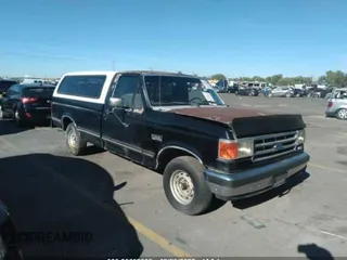1989 Ford F-150 z VIN 1FTEF15N8KLB10889, wystawiony jako IAAI lot #35653505 z przebiegiem Nie podano mil oraz . Historia ofert i sprzedaży dostępna na DreamBid. Obrazek 1.