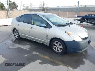 2005 Toyota Prius with VIN JTDKB20U753041121, listed as a IAAI auction lot 41765518 with 299,999 mi miles. Bid and sale history available at carsss.com. Image 1.