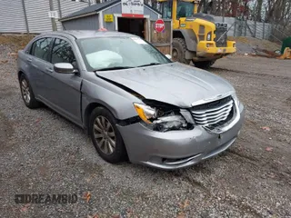 2014 Chrysler 200 Touring with VIN 1C3CCBBG8EN115390, listed as a IAAI auction lot 40907758 with 141,267 mi miles. Bid and sale history available at carsss.com. Image 1.
