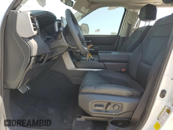 2024 Toyota Sequoia SR5 with VIN 7SVAAABA6RX034127, listed as a Copart auction lot 77848444 with 7,528 mi miles and Salvage Title. Bid and sale history available at carsss.com. Image 7.