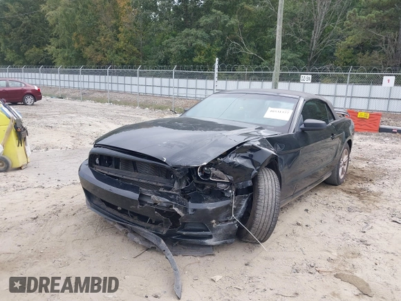 2014 Ford Mustang V6 with VIN 1ZVBP8EM4E5263548, listed as a IAAI auction lot 40331377 with 71,505 mi miles. Bid and sale history available at carsss.com. Image 6.