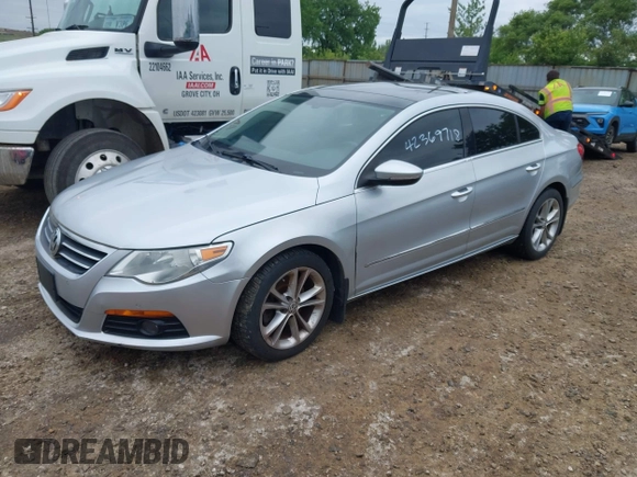 2010 Volkswagen CC Lux Limited Edition z VIN WVWHN7ANXAE533582, wystawiony jako IAAI lot #42369718 z przebiegiem 152 092 mil mil oraz . Historia ofert i sprzedaży dostępna na DreamBid. Obrazek 2.