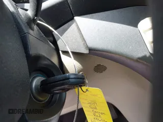 2017 Ford Escape SE z VIN 1FMCU0G95HUE86116, wystawiony jako IAAI lot #42397021 z przebiegiem 115 573 mil mil oraz . Historia ofert i sprzedaży dostępna na DreamBid. Obrazek 11.