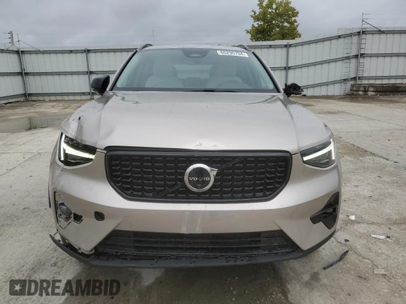 2024 Volvo XC40 Ultimate Dark Theme z VIN YV4L12UM1R2281761, wystawiony jako Copart lot #65295704 z przebiegiem 6 113 mil mil oraz Szkoda całkowita • Salvage title. Historia ofert i sprzedaży dostępna na DreamBid. Obrazek 5.
