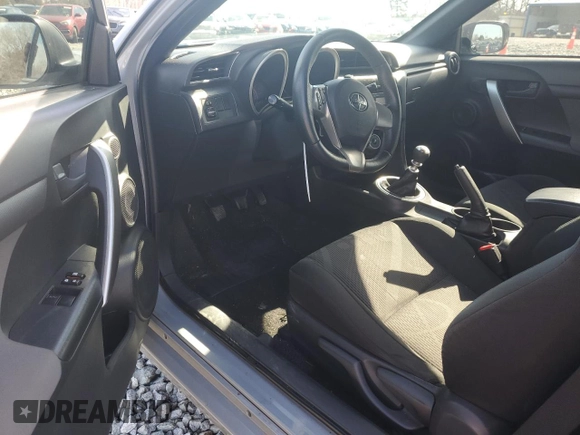 2012 Scion tC z VIN JTKJF5C78C3040542, wystawiony jako Copart lot #43595925 z przebiegiem 160 106 mil mil oraz Szkoda całkowita • Salvage title. Historia ofert i sprzedaży dostępna na DreamBid. Obrazek 8.