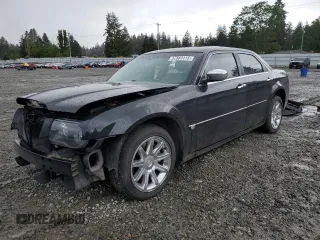 2005 Chrysler 300 C z VIN 2C3JA63H75H570025, wystawiony jako Copart lot #57563115 z przebiegiem 82 181 mil mil oraz Szkoda całkowita • Salvage title. Historia ofert i sprzedaży dostępna na DreamBid. Obrazek 1.
