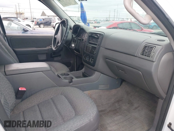 2003 Ford Explorer XLS z VIN 1FMZU72K53UB84654, wystawiony jako IAAI lot #42256405 z przebiegiem 110 527 mil mil oraz . Historia ofert i sprzedaży dostępna na DreamBid. Obrazek 5.