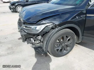 2023 Volkswagen Tiguan SE with VIN 3VV3B7AX9PM062632, listed as a IAAI auction lot 41943020 with 40,995 mi miles. Bid and sale history available at carsss.com. Image 6.