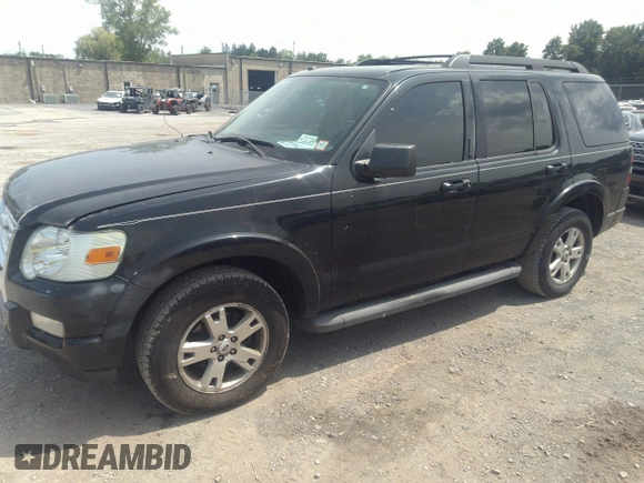 2010 Ford Explorer XLT with VIN 1FMEU7DE9AUA89274, listed as a IAAI auction lot 39917042 with 135,903 mi miles. Bid and sale history available at carsss.com. Image 2.
