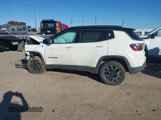 2019 Jeep Compass Trailhawk with VIN 3C4NJDDB4KT748018, listed as a IAAI auction lot 40916087 with 96,755 mi miles and . Bid and sale history available at carsss.com. Image 14.