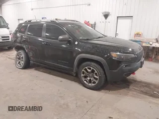 2020 Jeep Cherokee Trailhawk z VIN 1C4PJMBX4LD507364, wystawiony jako IAAI lot #41202333 z przebiegiem 90 000 mil mil oraz . Historia ofert i sprzedaży dostępna na DreamBid. Obrazek 1.