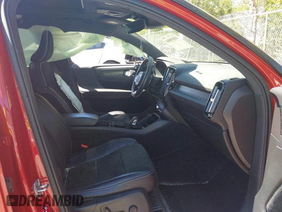 2019 Volvo XC40 Momentum with VIN YV4162XZ9K2019184, listed as a IAAI auction lot 41839804 with 56,675 mi miles. Bid and sale history available at carsss.com. Image 5.