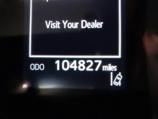 2019 Toyota Camry LE z VIN 4T1B11HK8KU161060, wystawiony jako IAAI lot #42255778 z przebiegiem 104 827 mil mil oraz . Historia ofert i sprzedaży dostępna na DreamBid. Obrazek 15.