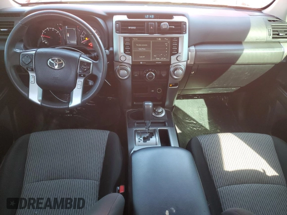 2022 Toyota 4Runner SR5 z VIN JTEMU5JR2N6051225, wystawiony jako Copart lot #47223705 z przebiegiem 69 154 mil mil oraz Szkoda całkowita • Salvage title. Historia ofert i sprzedaży dostępna na DreamBid. Obrazek 8.