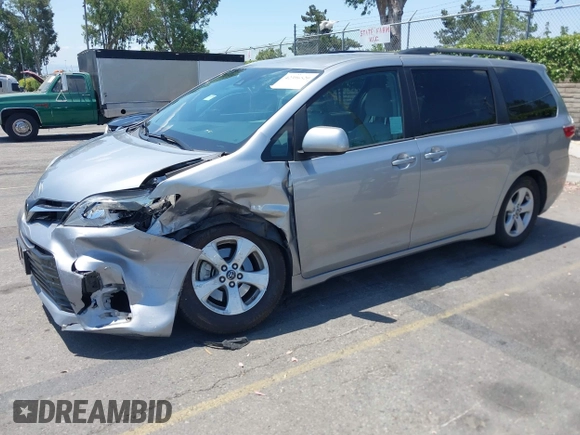 2018 Toyota Sienna LE Auto Access Seat с VIN 5TDKZ3DCXJS937151, выставлен на аукционе IAAI как лот 42396520 с пробегом 66 947 миль миль и . История ставок и продаж доступна на DreamBid. Изображение 17.
