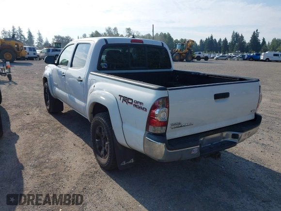 2015 Toyota Tacoma with VIN 3TMLU4EN5FM182720, listed as a IAAI auction lot 42555728 with 183,081 mi miles and . Bid and sale history available at DreamBid. Image 3.