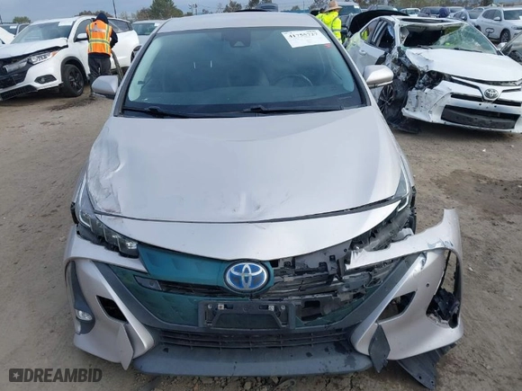 2017 Toyota Prius Prime Plus with VIN JTDKARFP9H3040909, listed as a IAAI auction lot 41755727 with NaN miles. Bid and sale history available at carsss.com. Image 12.