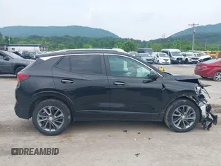 2023 Buick Encore GX Select z VIN KL4MMDS23PB081693, wystawiony jako IAAI lot #42441526 z przebiegiem 29 622 mil mil oraz . Historia ofert i sprzedaży dostępna na DreamBid. Obrazek 13.