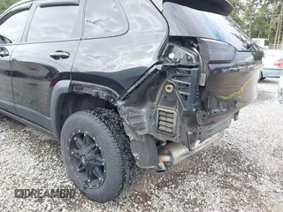 2014 Jeep Cherokee Trailhawk z VIN 1C4PJMBB1EW145683, wystawiony jako IAAI lot #42487730 z przebiegiem 148 277 mil mil oraz . Historia ofert i sprzedaży dostępna na DreamBid. Obrazek 6.