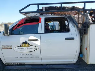 2018 Ram 3500 Tradesman with VIN 3C7WRSCL3JG165767, listed as a IAAI auction lot 40612945 with 1 mi miles. Bid and sale history available at carsss.com. Image 13.