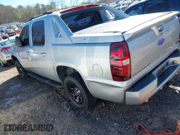 2011 Chevrolet Avalanche LS with VIN 3GNMCEE01BG393771, listed as a IAAI auction lot 41612025 with 199,994 mi miles. Bid and sale history available at carsss.com. Image 3.