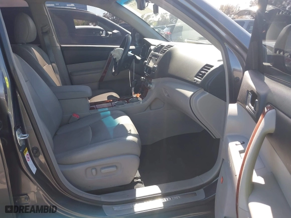 2013 Toyota Highlander Limited with VIN 5TDYK3EH5DS113166, listed as a IAAI auction lot 41791871 with 130,241 mi miles. Bid and sale history available at carsss.com. Image 5.