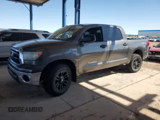 2011 Toyota Tundra z VIN 5TFEY5F11BX105801, wystawiony jako Copart lot #49713595 z przebiegiem 218 010 mil mil oraz Szkoda całkowita • Salvage title. Historia ofert i sprzedaży dostępna na DreamBid. Obrazek 1.