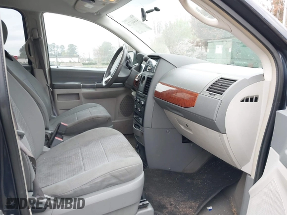 2008 Chrysler Town & Country LX with VIN 2A8HR44H28R114978, listed as a IAAI auction lot 41860775 with 179,828 mi miles. Bid and sale history available at carsss.com. Image 5.