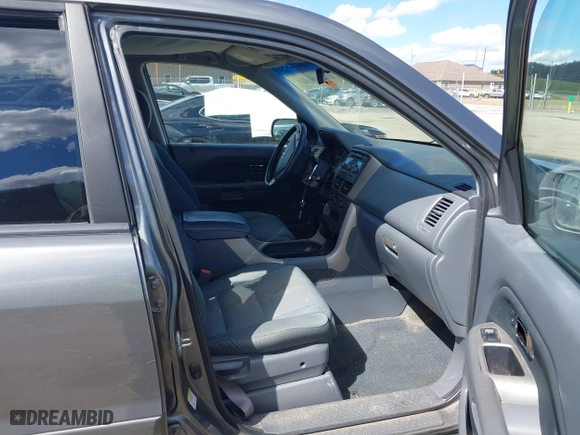 2008 Honda Pilot VP with VIN 5FNYF18268B009277, listed as a IAAI auction lot 41855234 with 150,311 mi miles. Bid and sale history available at carsss.com. Image 5.