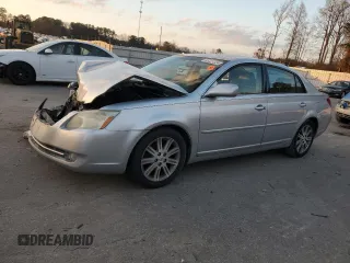 2007 Toyota Avalon XL z VIN 4T1BK36B07U179281, wystawiony jako Copart lot #85227024 z przebiegiem 177 621 mil mil oraz Szkody całkowita. Historia ofert i sprzedaży dostępna na DreamBid. Obrazek 1.