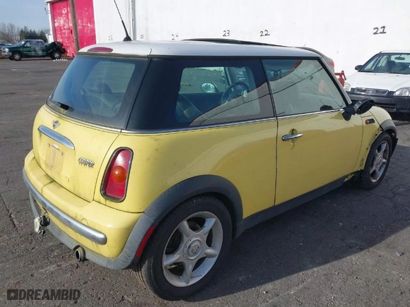 2003 MINI Cooper Hardtop with VIN WMWRC33463TE18371, listed as a IAAI auction lot 41388681 with 155,077 mi miles. Bid and sale history available at carsss.com. Image 4.