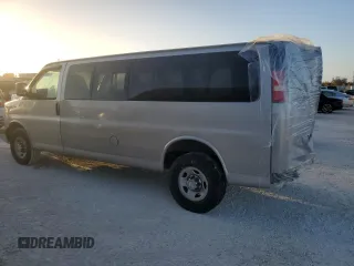 2008 Chevrolet Express Passenger z VIN 1GAHG39K181202980, wystawiony jako Copart lot #77233854 z przebiegiem Nie podano mil oraz Szkoda całkowita • Salvage title. Historia ofert i sprzedaży dostępna na DreamBid. Obrazek 2.