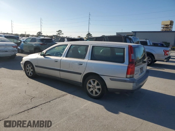 2004 Volvo V70 with VIN YV1SW59V042393201, listed as a Copart auction lot 86710914 with 184,019 mi miles and Salvage Title. Bid and sale history available at carsss.com. Image 2.