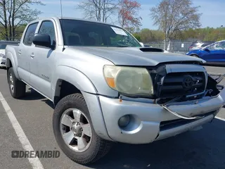2006 Toyota Tacoma PreRunner z VIN 5TEJU62N66Z235712, wystawiony jako IAAI lot #42102058 z przebiegiem 264 012 mil mil oraz . Historia ofert i sprzedaży dostępna na DreamBid. Obrazek 1.