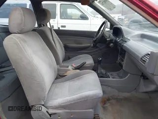 1994 Ford Escort z VIN 1FARP11J8RW128776, wystawiony jako IAAI lot #41502714 z przebiegiem 61 582 mil mil oraz . Historia ofert i sprzedaży dostępna na DreamBid. Obrazek 5.
