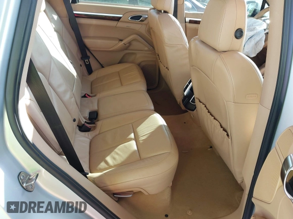2011 Porsche Cayenne S с VIN WP1AB2A2XBLA44131, выставлен на аукционе IAAI как лот 41063172 с пробегом Не указан миль и . История ставок и продаж доступна на DreamBid. Изображение 8.
