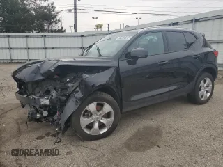 2021 Volvo XC40 Momentum z VIN YV4AC2HK0M2607116, wystawiony jako Copart lot #47572365 z przebiegiem 98 414 mil mil oraz Szkoda całkowita • Salvage title. Historia ofert i sprzedaży dostępna na DreamBid. Obrazek 1.