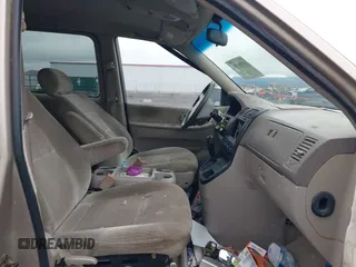 2004 Kia Sedona LX with VIN KNDUP131746563430, listed as a IAAI auction lot 41896386 with 141,526 mi miles. Bid and sale history available at carsss.com. Image 5.