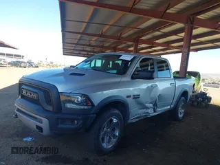 2017 Ram 1500 Rebel z VIN 1C6RR7YT9HS595619, wystawiony jako IAAI lot #41892988 z przebiegiem 115 388 mil mil oraz . Historia ofert i sprzedaży dostępna na DreamBid. Obrazek 14.
