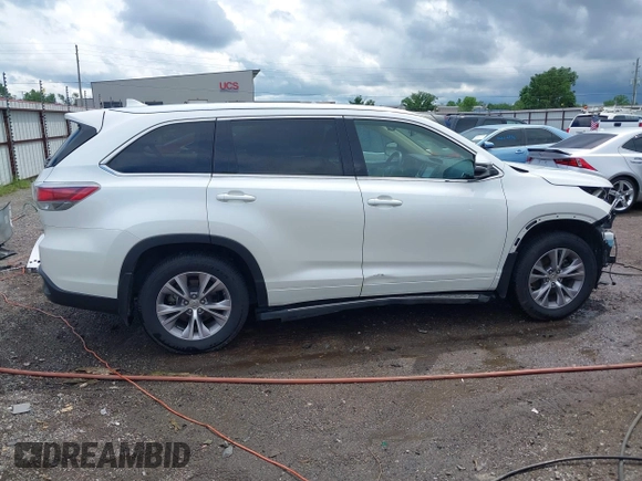 2015 Toyota Highlander XLE z VIN 5TDKKRFHXFS072625, wystawiony jako IAAI lot #42202616 z przebiegiem 121 337 mil mil oraz . Historia ofert i sprzedaży dostępna na DreamBid. Obrazek 14.