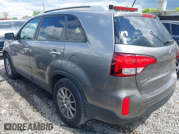 2015 Kia Sorento LX with VIN 5XYKT4A75FG640517, listed as a IAAI auction lot 42019468 with 135,710 mi miles. Bid and sale history available at carsss.com. Image 3.