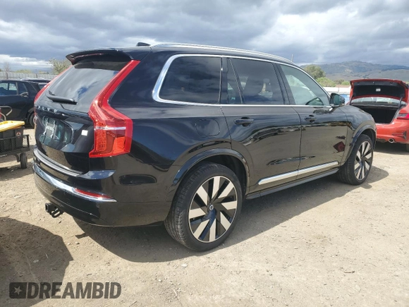 2023 Volvo XC90 Plus Bright Theme z VIN YV4H60CN0P1959375, wystawiony jako Copart lot #56911955 z przebiegiem 18 874 mil mil oraz Szkoda całkowita • Salvage title. Historia ofert i sprzedaży dostępna na DreamBid. Obrazek 3.