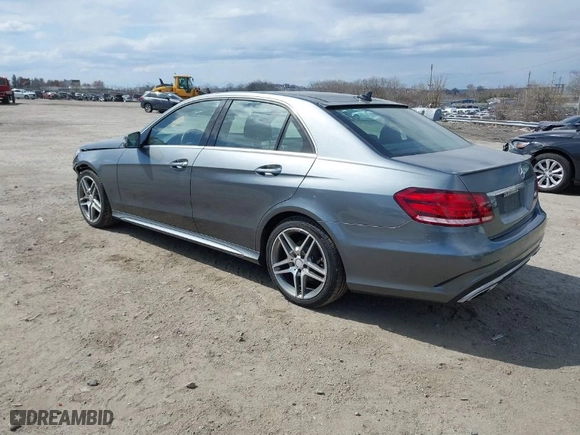 2016 Mercedes-Benz E-Class E 350 Luxury with VIN WDDHF8JB2GB245824, listed as a IAAI auction lot 41812733 with 1 mi miles. Bid and sale history available at carsss.com. Image 3.
